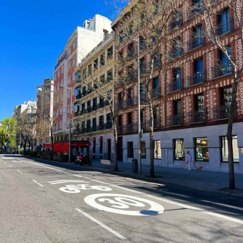 Vista de la calle de Almagro en Chamberí, Madrid.